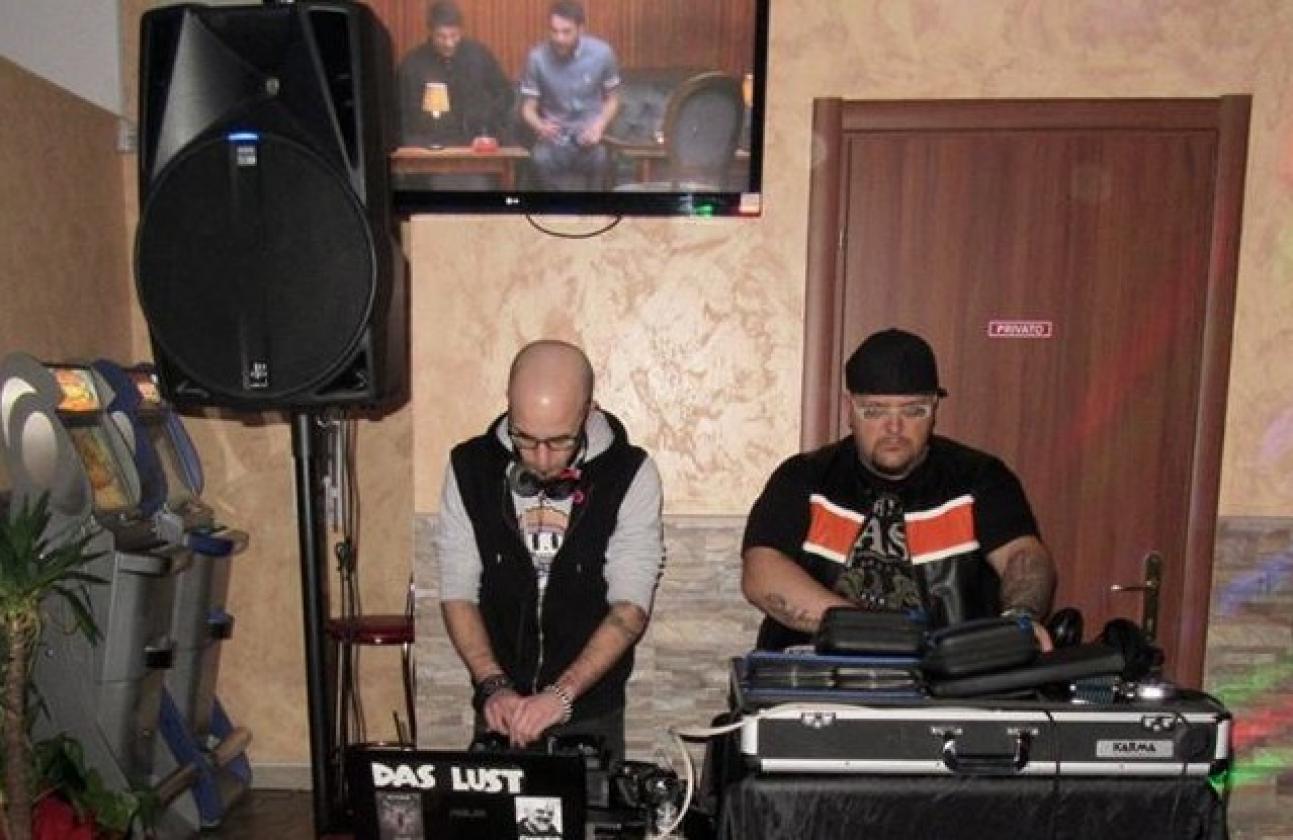 Y BAR 1