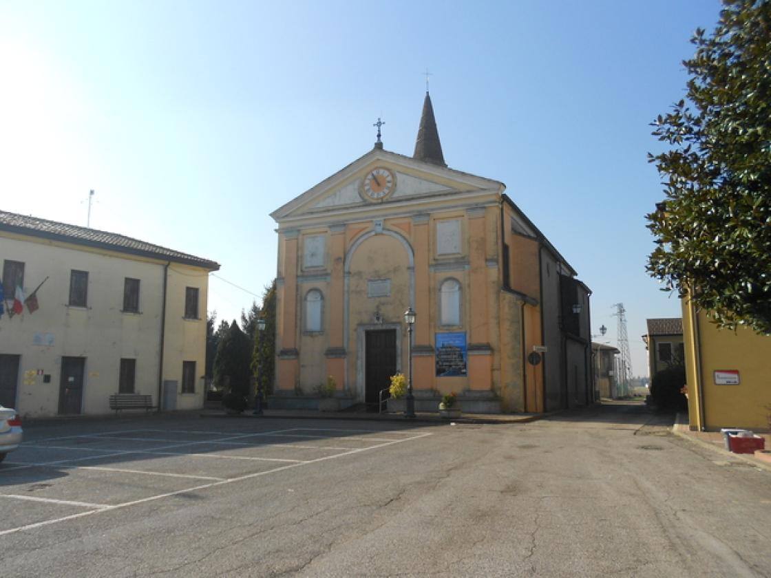 BELLOMBRA Chiesa e piazza San Giacomo