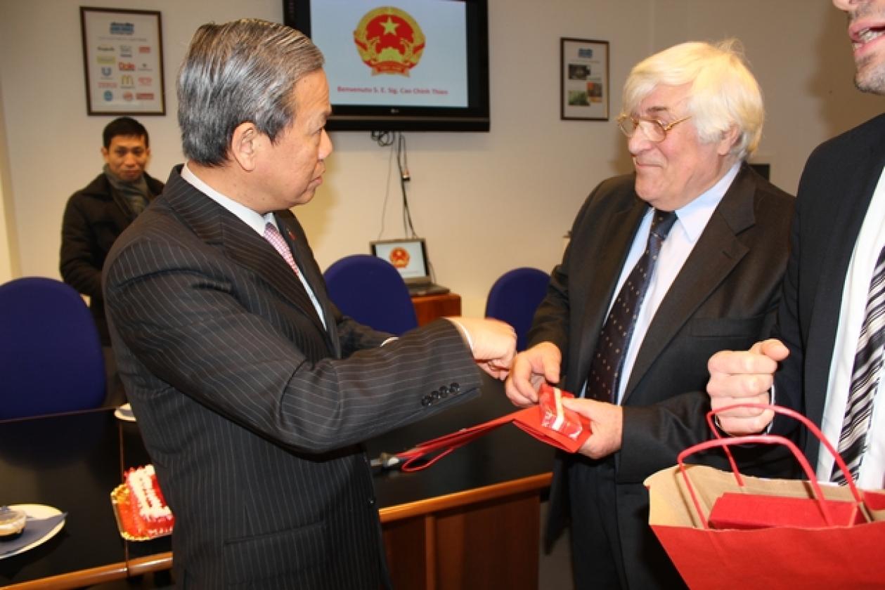 Visita ambasciatore Vietnam Turatti srl Cavarzere 
