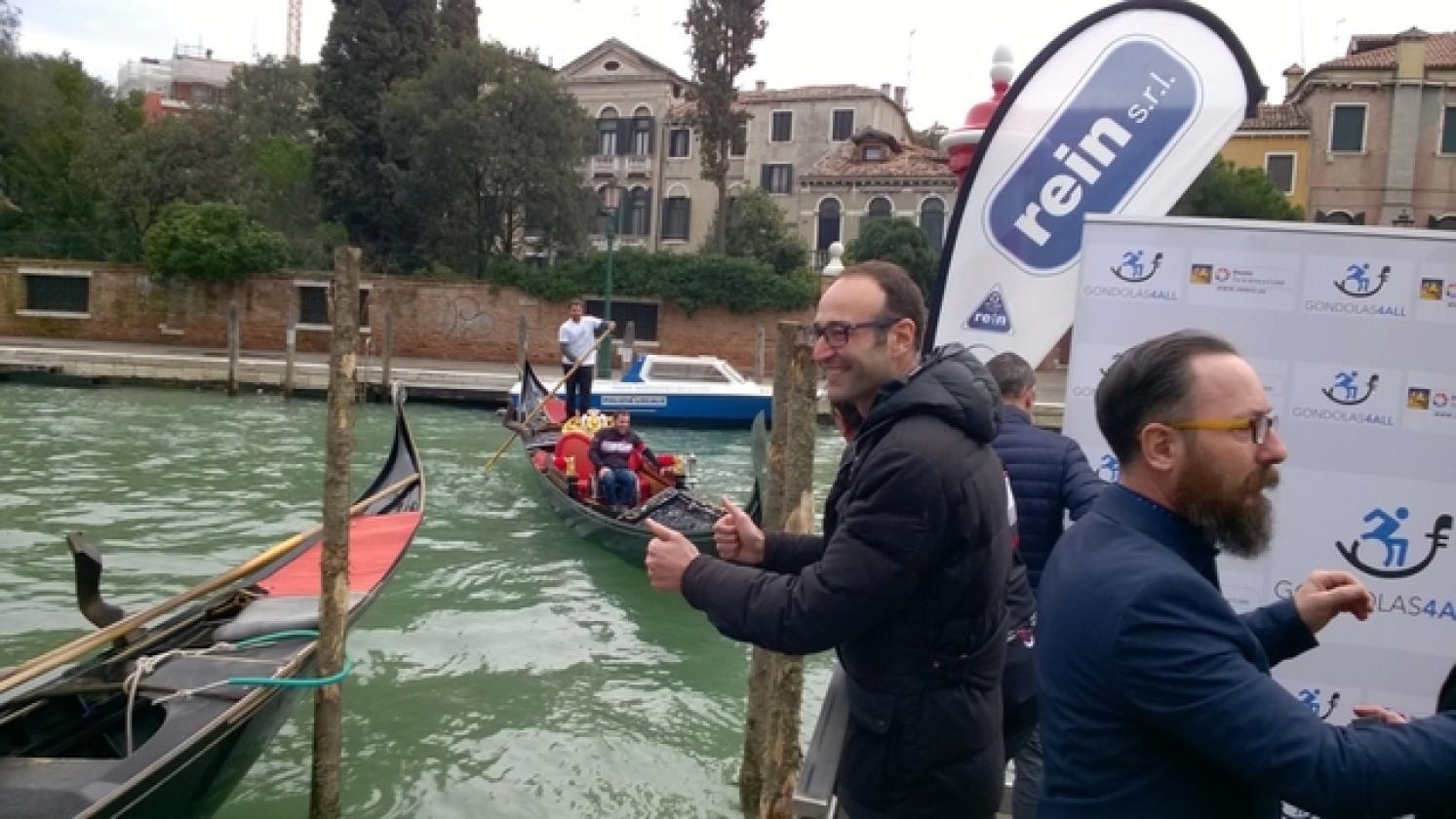 371-2016 - 6 Assessore Caner sul pontile