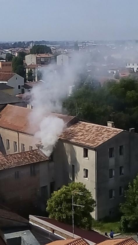 Incendio Rovigo via Principe di Napoli (10)