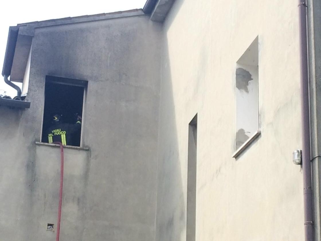 Incendio Rovigo via Principe di Napoli (3)