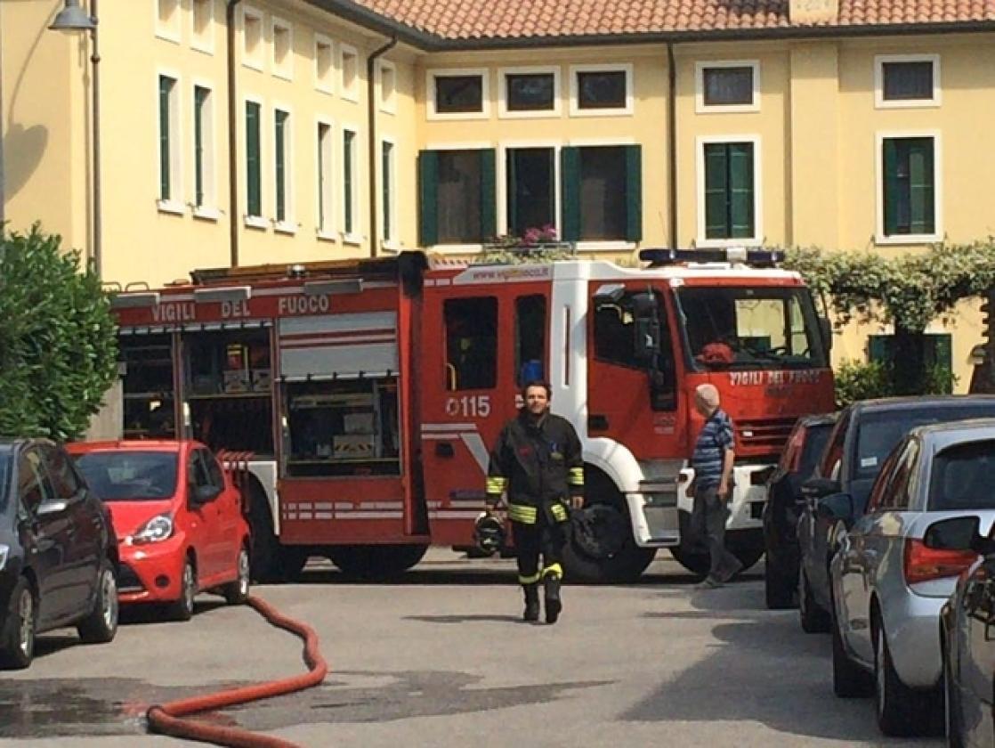 Incendio Rovigo via Principe di Napoli (8)