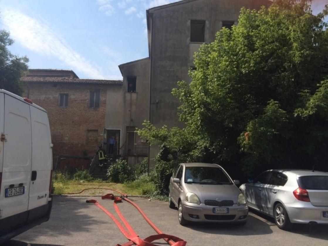 Incendio Rovigo via Principe di Napoli (9)