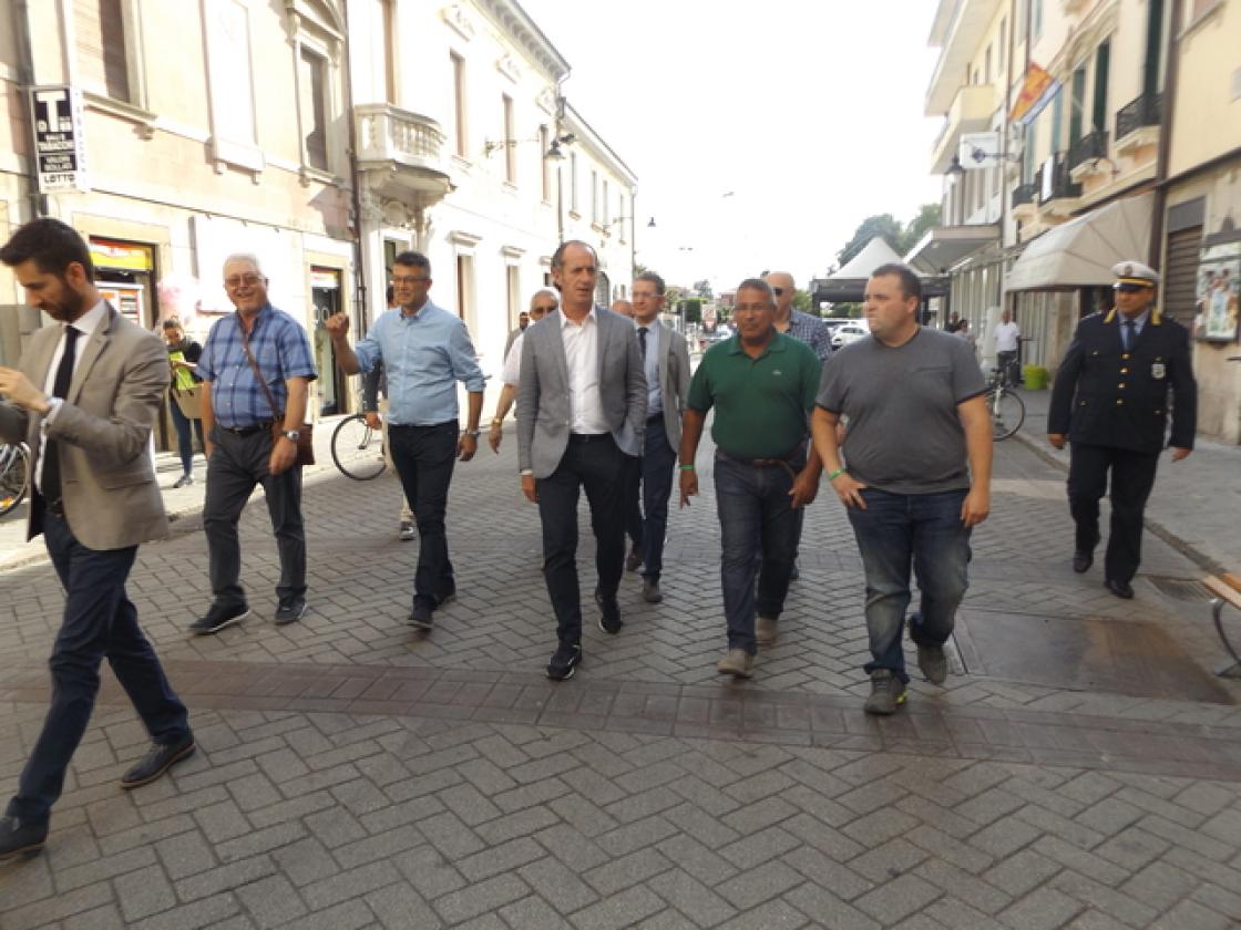Zaia fa due passi nel centro storico