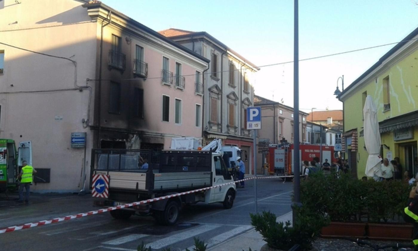 auto incendio castelmassa negozio (2)