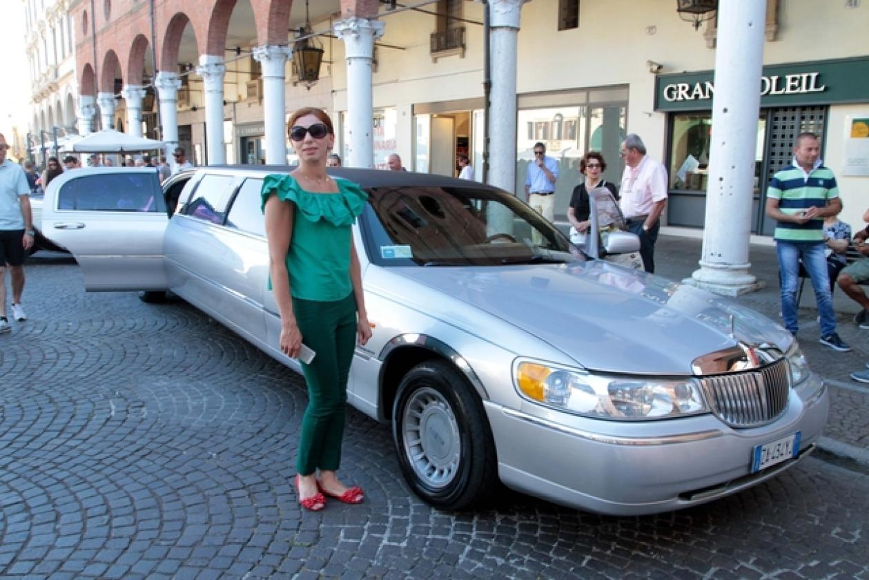 Auto Piazza Vittorio 3