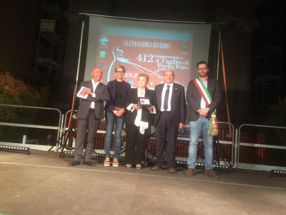 Rosolina  al centro Alessandra Siviero e vicesinda