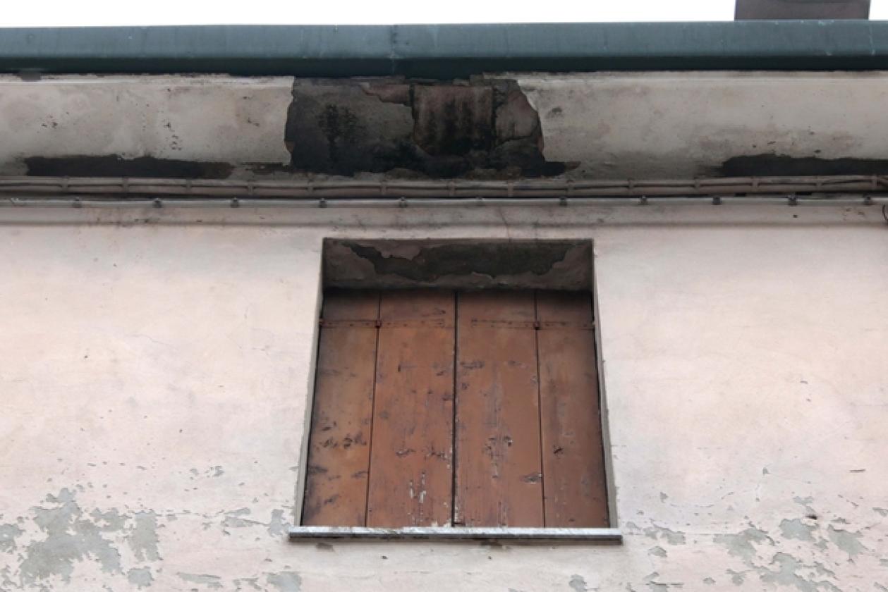Via Boscolo cornicione palazzo F Nuova 6
