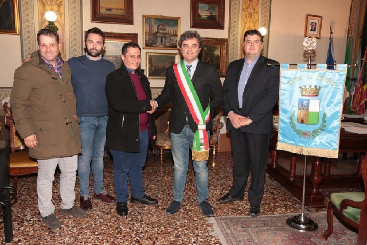 Azizi & Massimo Bergamin Comune 1