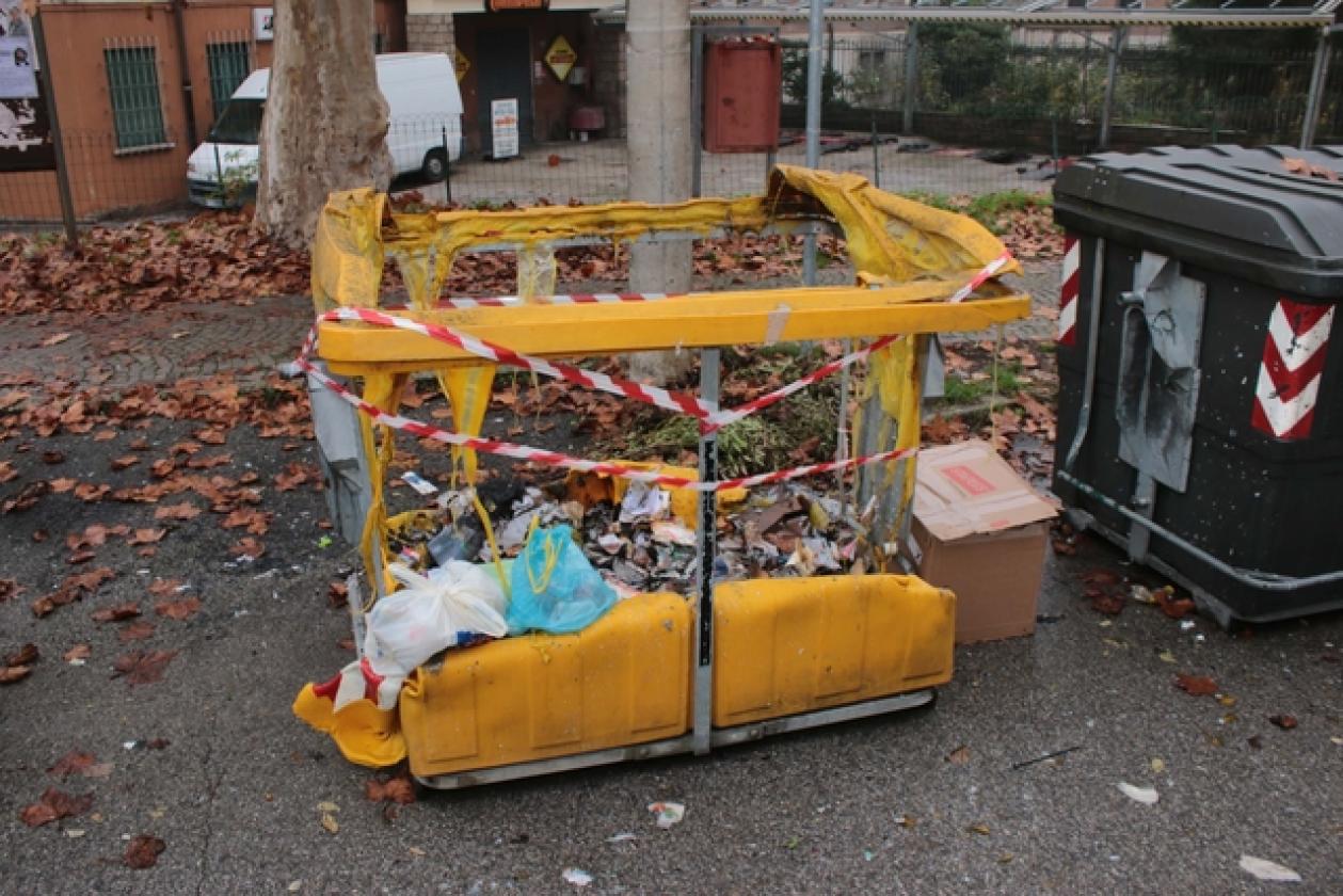 Cassonetti Via Umberto I 1