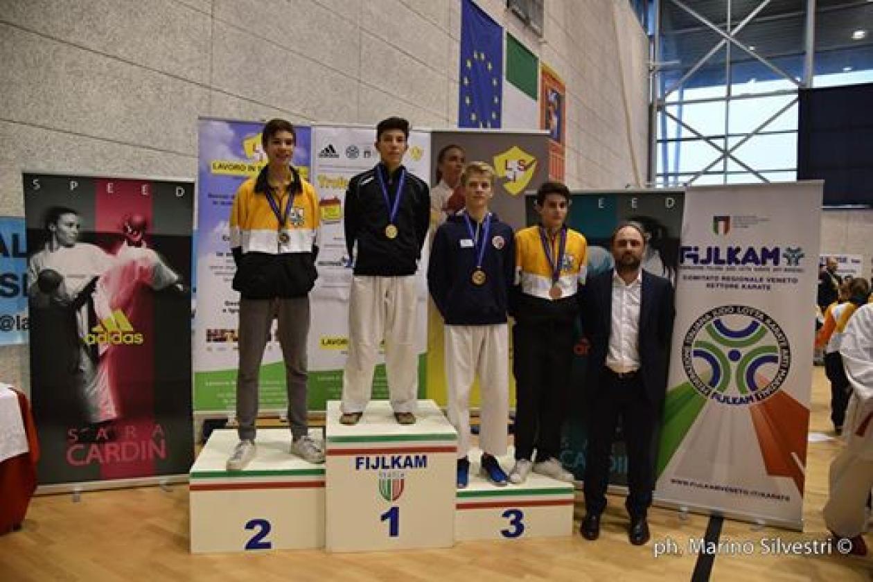 bronzo per Cecchettin Mattia nel kumite.2