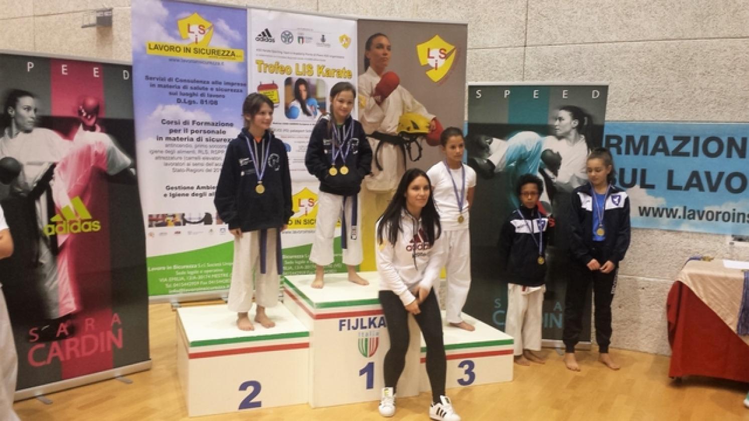 Giado oro e Viola Argento nel kumite