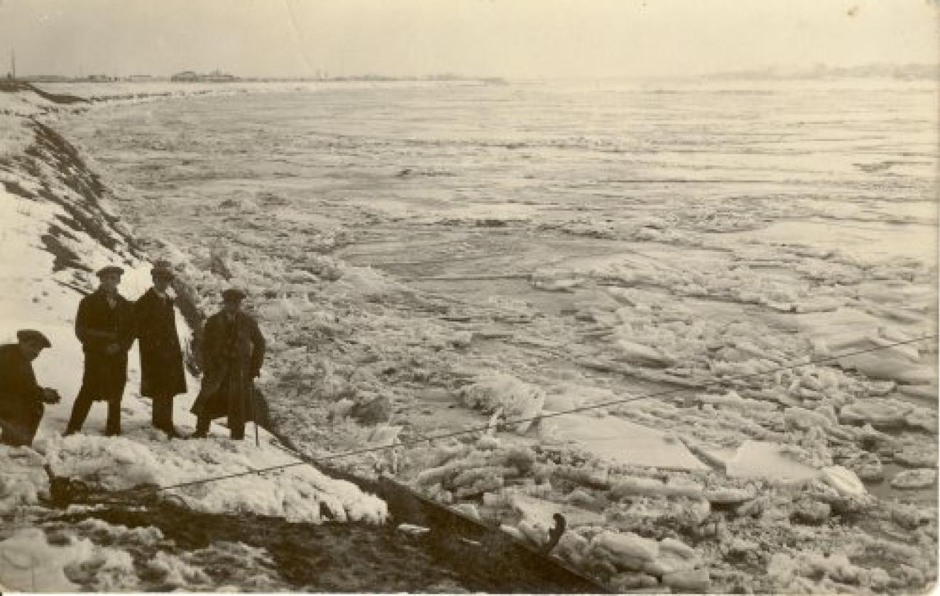 1929-Po-ghiacciato-dalla-Riva