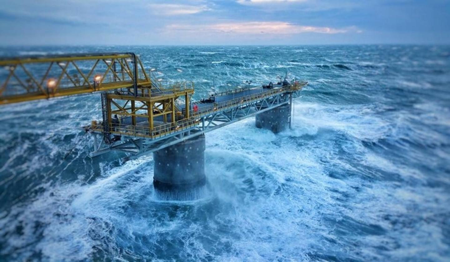 Adriatic Lng piattaforma mareggiata 33