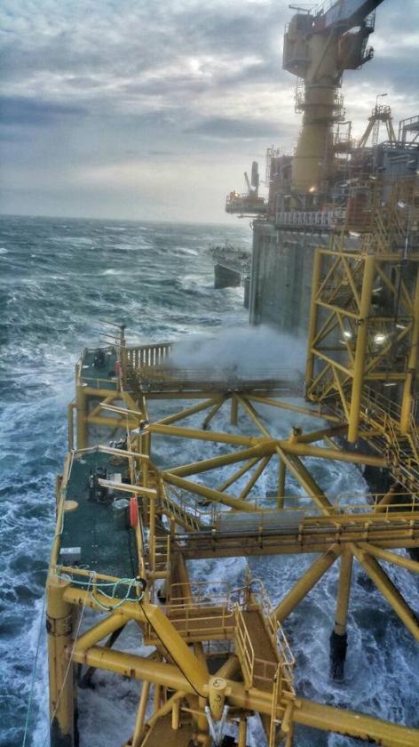 Adriatic Lng piattaforma mareggiata 55