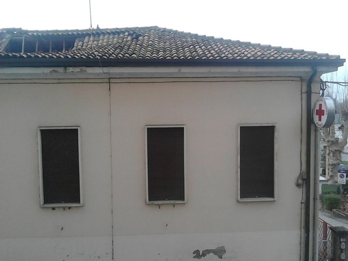 Crollo tetto croce rossa 1 (1)