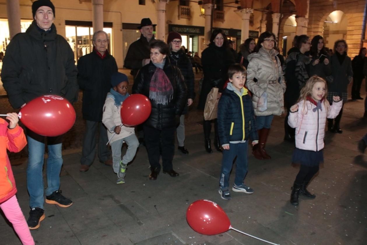 Flash Mob Violenza sulle Donne Piazza 11