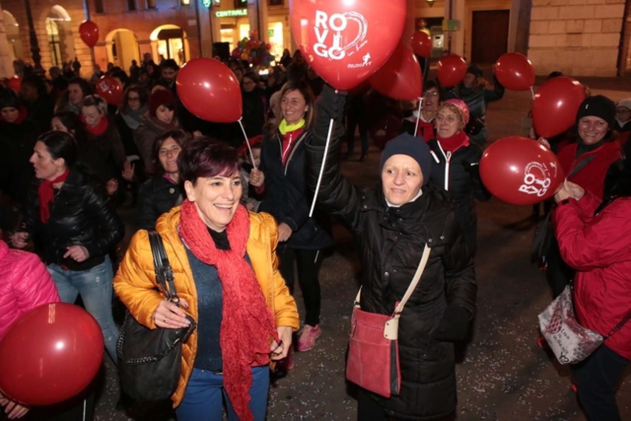 Flash Mob Violenza sulle Donne Piazza 14