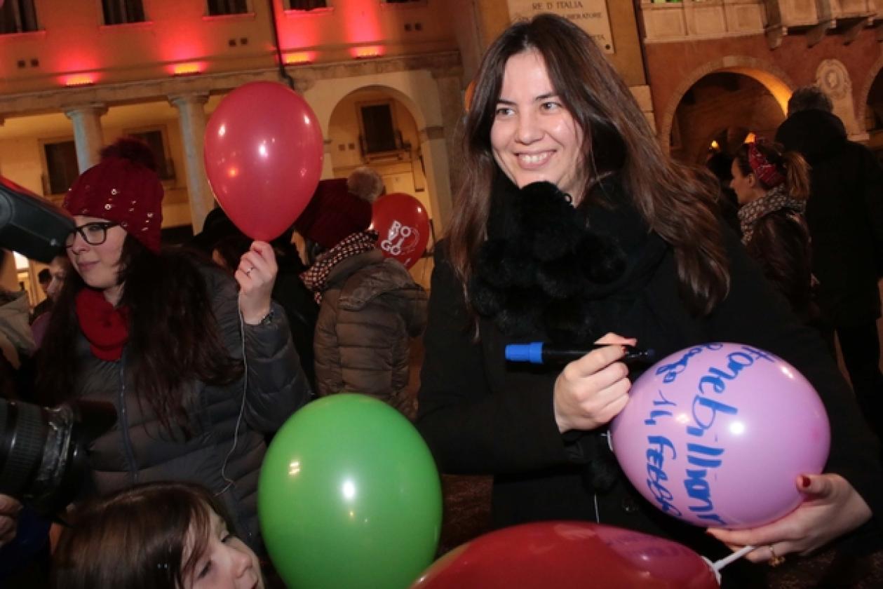 Flash Mob Violenza sulle Donne Piazza 17