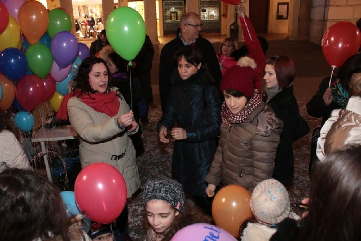 Flash Mob Violenza sulle Donne Piazza 18