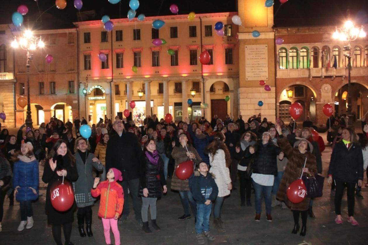 Flash Mob Violenza sulle Donne Piazza 20
