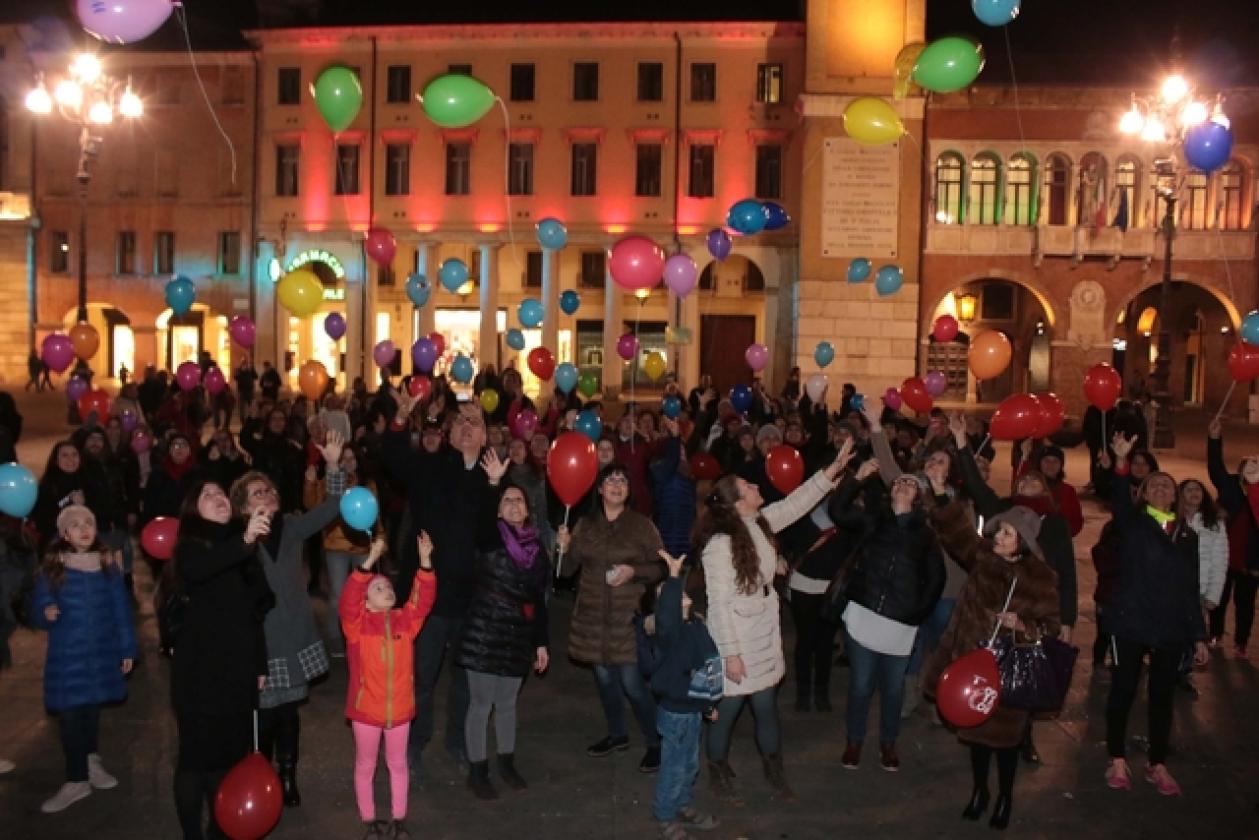 Flash Mob Violenza sulle Donne Piazza 21