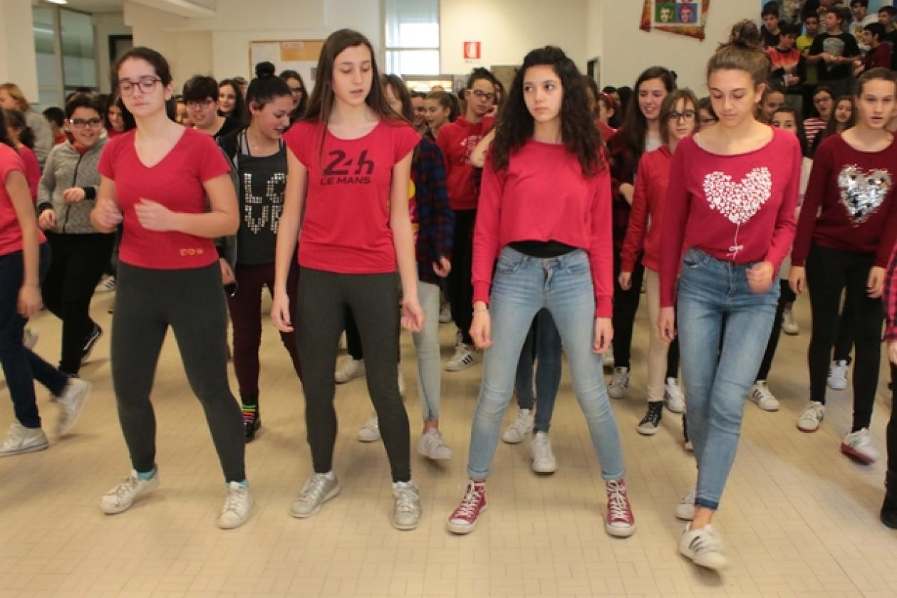 Flash Mob scuola Bonifacio 2