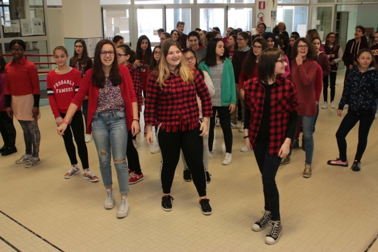 Flash Mob scuola Bonifacio 4