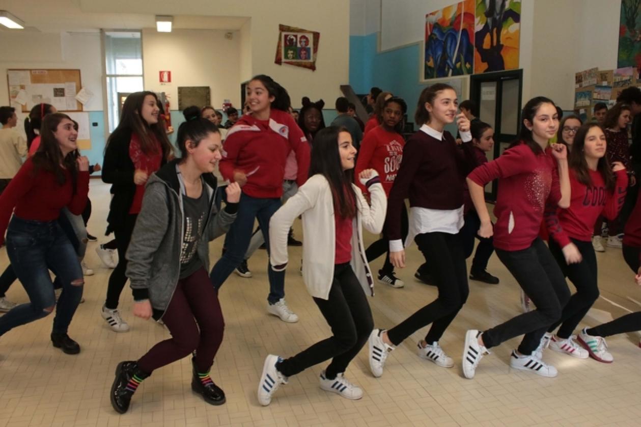 Flash Mob scuola Bonifacio 8