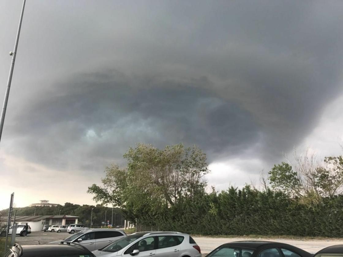 Tromba d'aria sottomarina 113