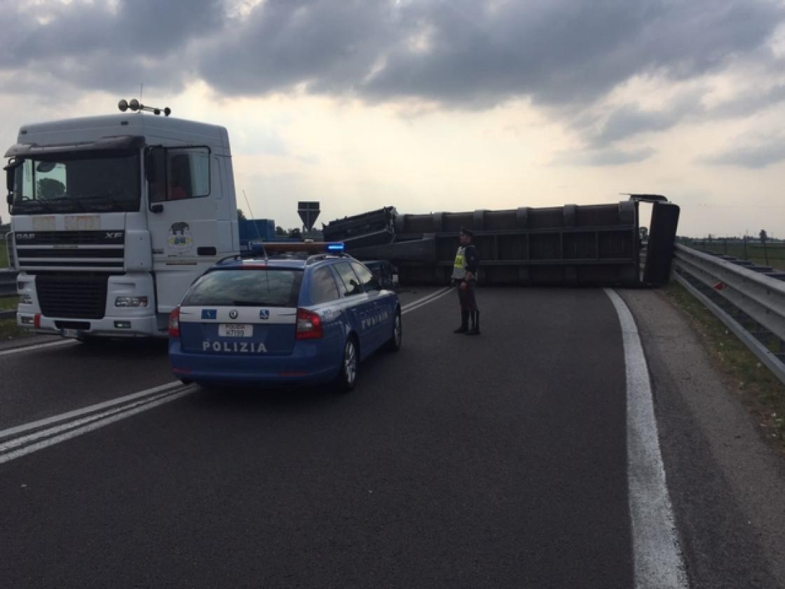 polizia altedo Villamarzana a13 camion perde il ca