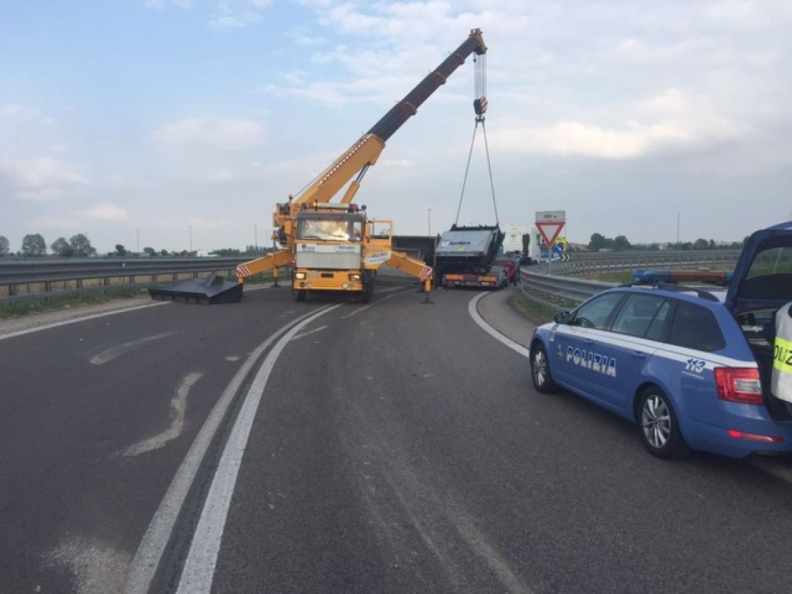 polizia altedo Villamarzana a13 camion perde il ca