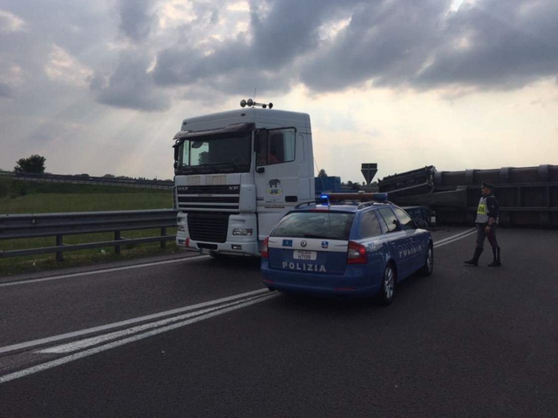 polizia altedo Villamarzana a13 camion perde il ca