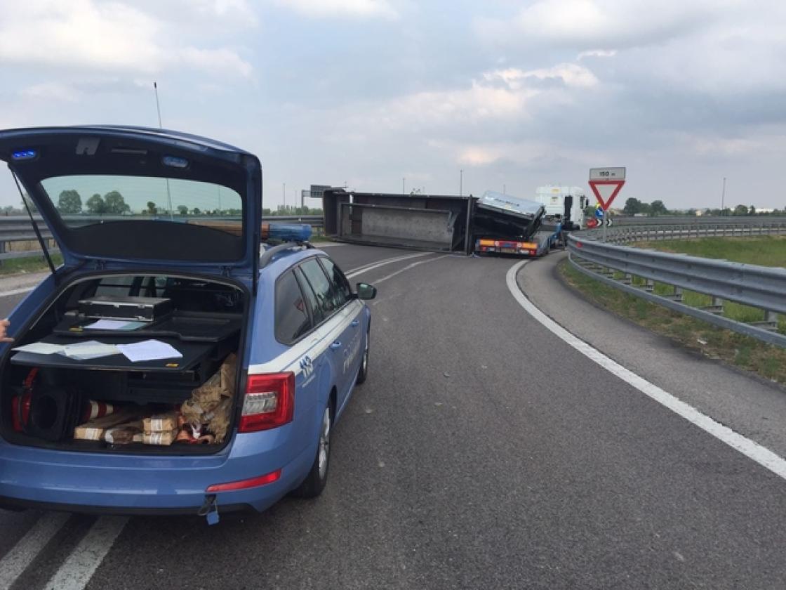 polizia altedo Villamarzana a13 camion perde il ca