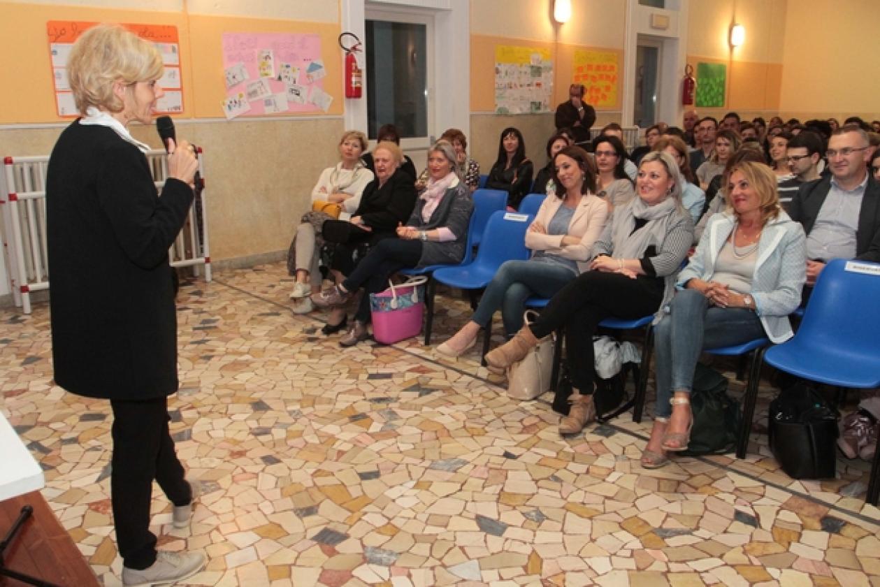 Diamoci la Mano Daniela LucangelScuola Sichirollo 