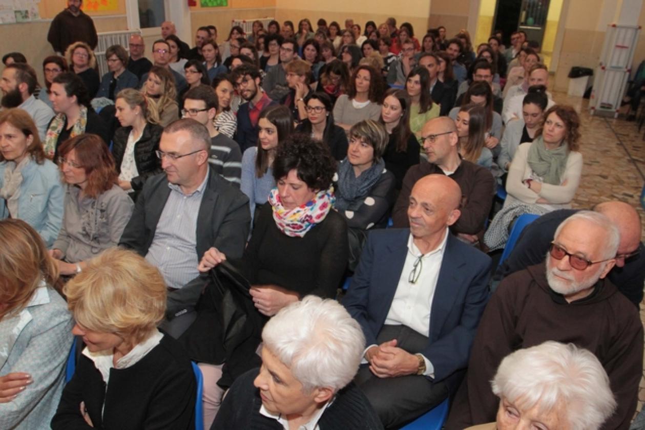 Diamoci la Mano Daniela LucangelScuola Sichirollo 