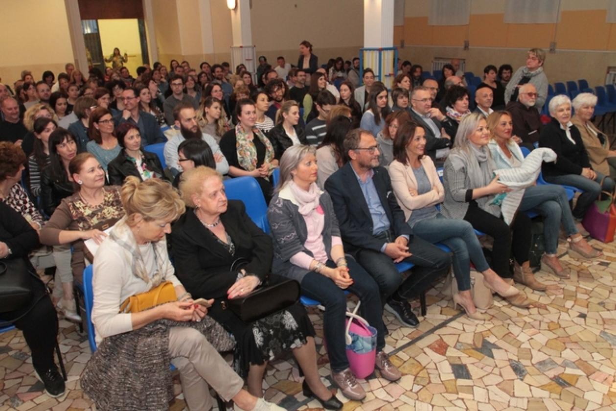 Diamoci la Mano Daniela LucangelScuola Sichirollo 