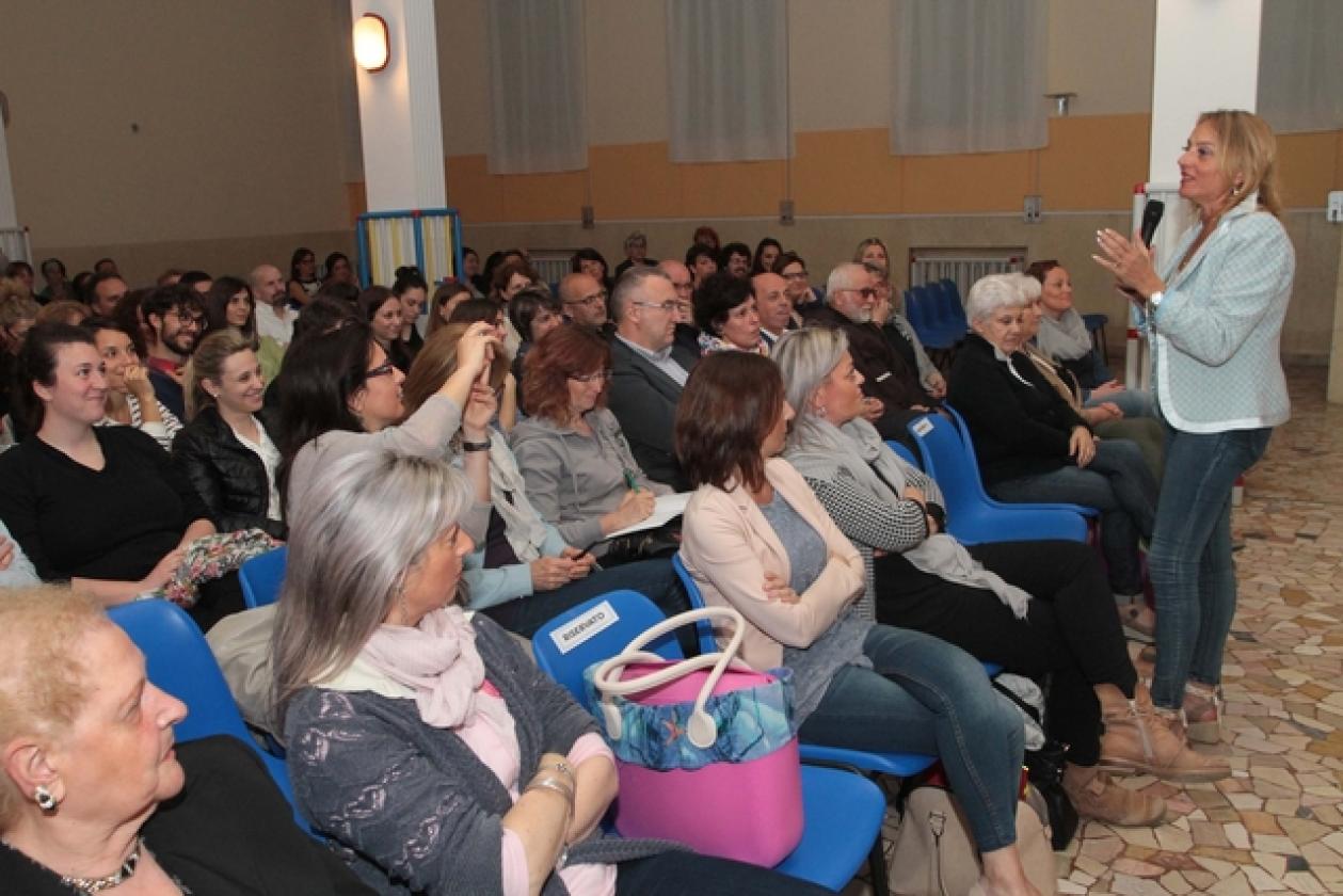 Diamoci la Mano Daniela LucangelScuola Sichirollo 