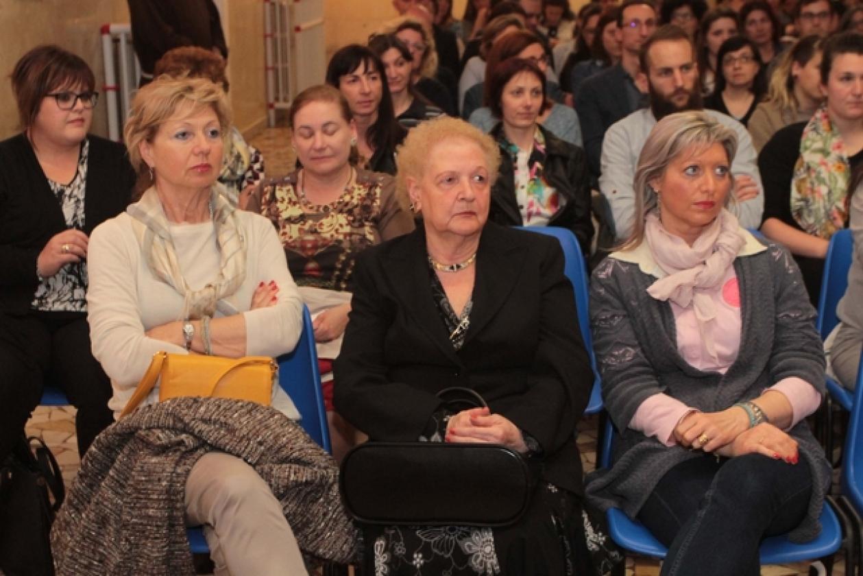 Diamoci la Mano Daniela LucangelScuola Sichirollo