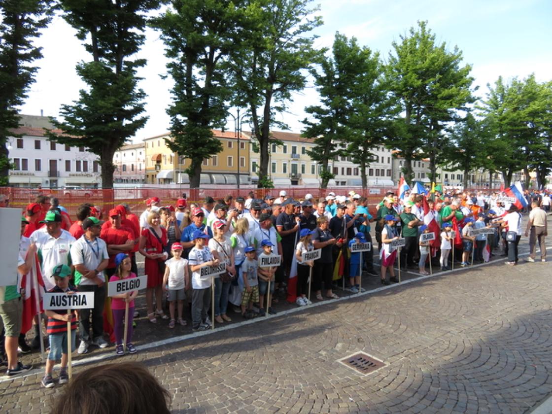 PESCA Le squadre in piazza Cavour