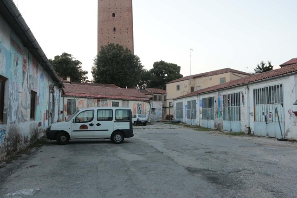 Via Donatoni 13