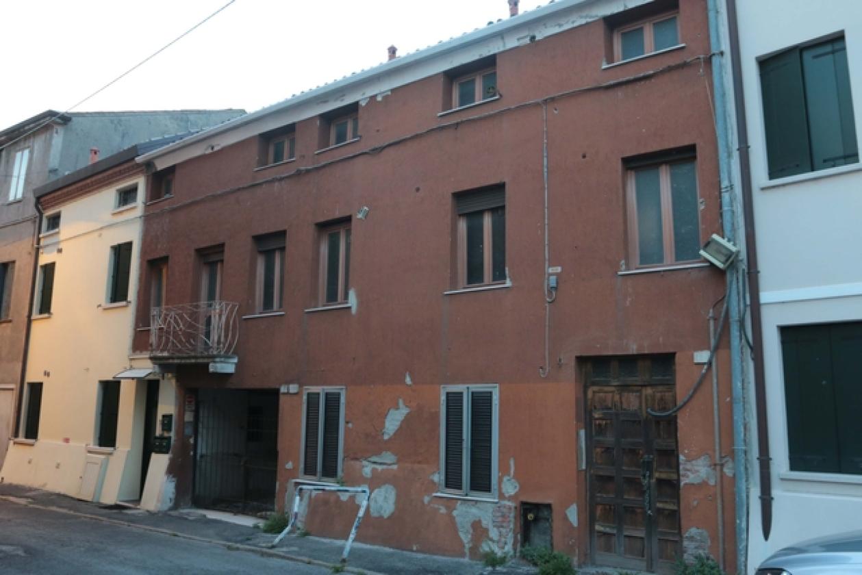 Via Donatoni 8