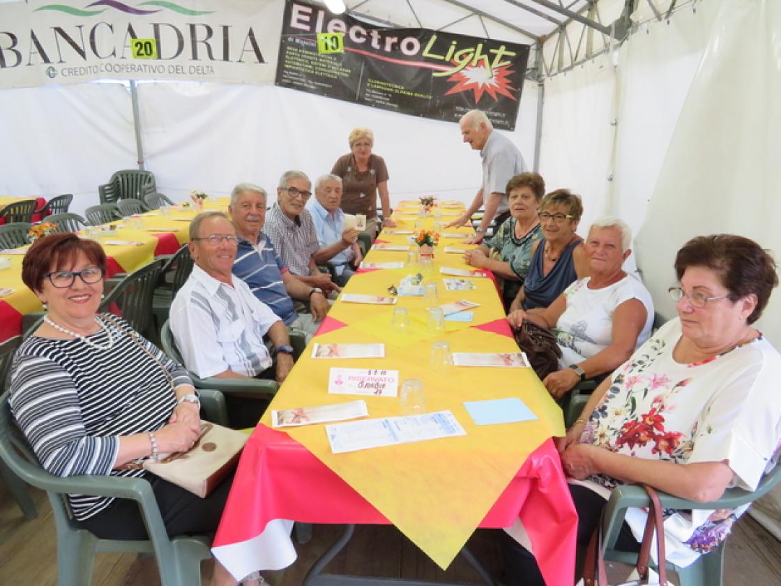 FESTA PESCE Aldo e Leonilde, in seconda fila, da S