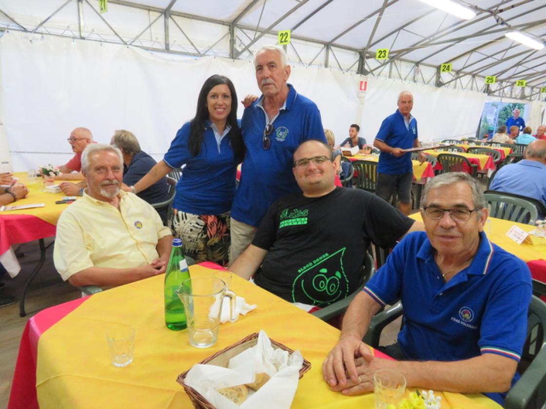 FESTA PESCE Angelo e Giorgia con gli amici della F