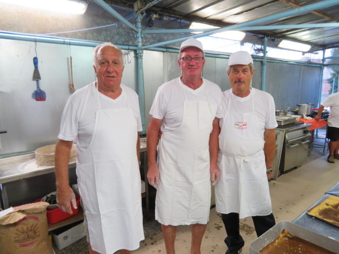 FESTA PESCE Mani esperte in cucina
