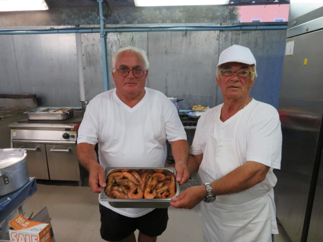FESTA PESCE Ragazzi, che gamberoni!