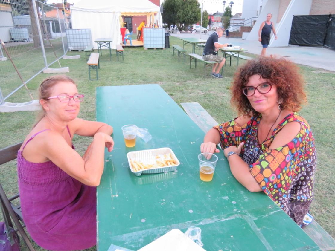 Annalisa e Susy prima lo spuntino poi alla bancare