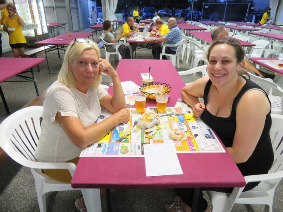Cristina e Consuelo fa della cucina e del trio com