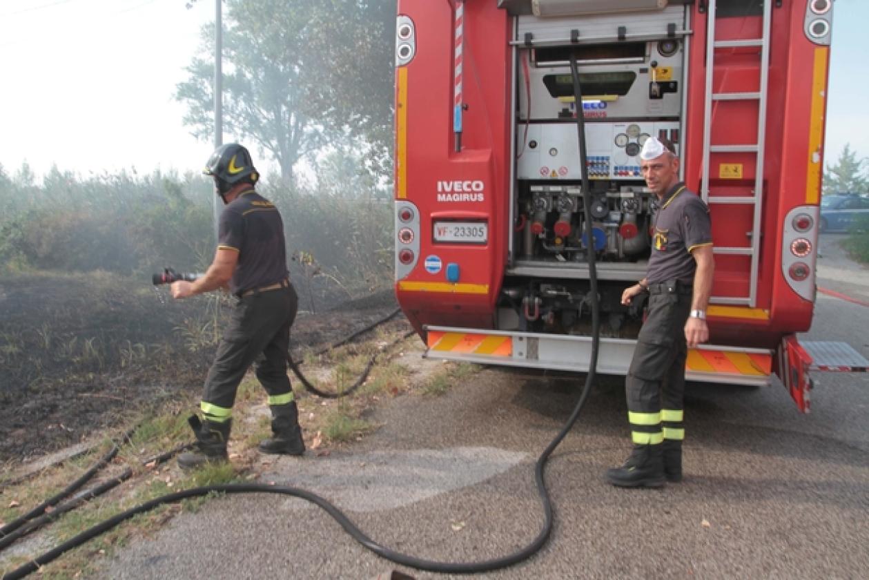 Incendio Villadose Vigili del Fuoco 3
